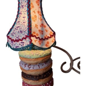 Uniek handgemaakt kleurrijk – kitsch tafellamp donut