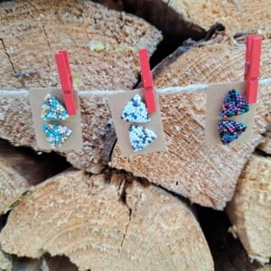 blue tone– Handgemaakte confetti oorknoppen in gunmetal kleuren SALE!