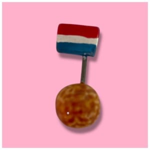 Broche van keramiek: bitterbal
