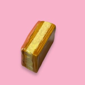 Broche van keramiek: tompouce