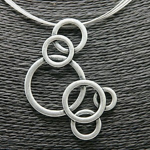 Falling Rings ketting met hanger