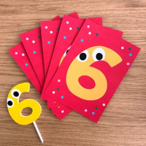 Feestbundel: Nummer 6 Taarttopper + 5 Uitnodigingen – Handgemaakt & Uniek