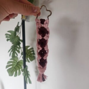 Flower macrame keychain