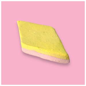 Geel/roze spekkie van keramiek