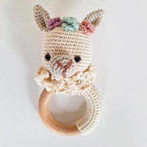 Gehaakte alpaca rammelaar