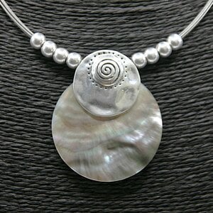 Hypnotic Shell ketting met hanger