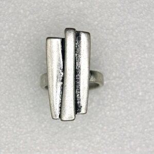 Irregular fence Geoxideerde zilverkleurige ring
