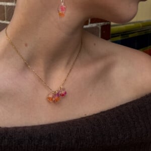 Kristalvormige Cluster Ketting met Echte Bloemen uit Utrecht (The Blossom Chapter)
