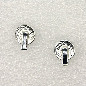 Original Small oorbellen met knoop in mat zilverkleur