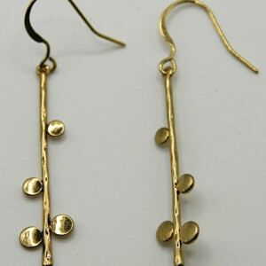 Petal Stick gouden oorbellen