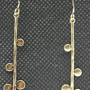 Petal Stick gouden oorbellen