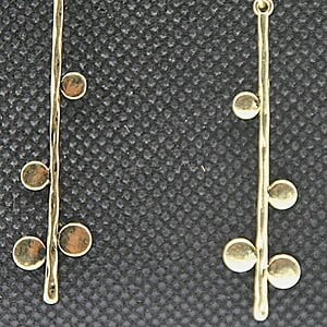 Petal Stick gouden oorbellen