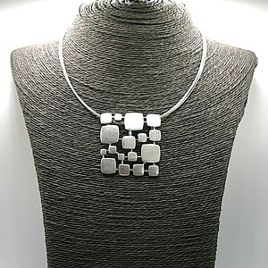 Squarred ketting met zilverkleurige hanger