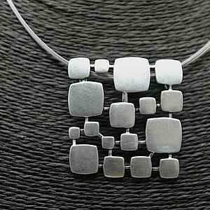 Squarred ketting met zilverkleurige hanger