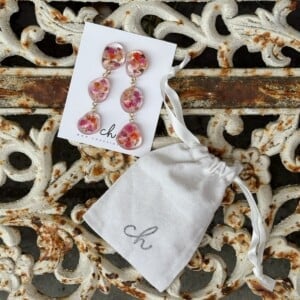 Statement Oorbellen met 3 Stenen Gevuld Echte Bloemen uit Utrecht (The Blossom Chapter)