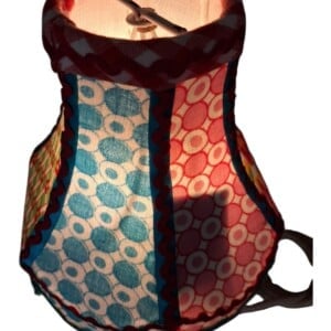 Uniek handgemaakt kleurrijk – kitsch tafellamp vogel roze/blauw