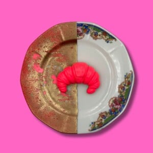 Vintage funky wandbordje "Croissant roze"
