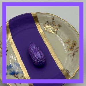 Vintage funky wandbordje "Purple/Gold  Peanut-mini"