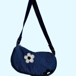 Kleine schoudertas met rits – Baquete Bag in denim blauw of ecru, handgemaakt & uniek