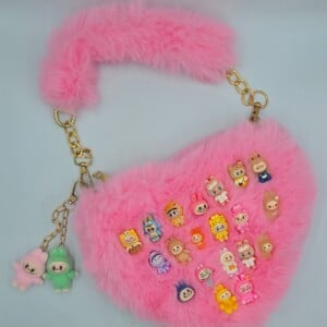 Een Fluffy Labubu Handtasje