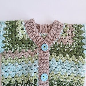 Gehaakt baby vestje | Beige, Blauw en groen camo