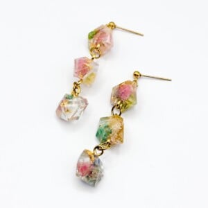 Gelaagde Kristalvormige Kraal Oorbellen Gemaakt met Echte Bloemen uit Lissabon (Late Bloomers)