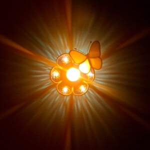 Glas in lood herdenkingslichtje met blauwe vlinder