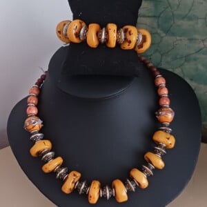 Halsketting van Oude Baltische Bijenwas