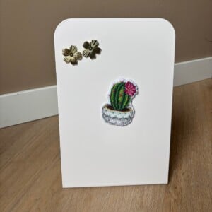 Handgeborduurde magneet cactus