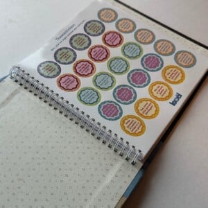 Invulboek met stickers om herinneringen vast te leggen.