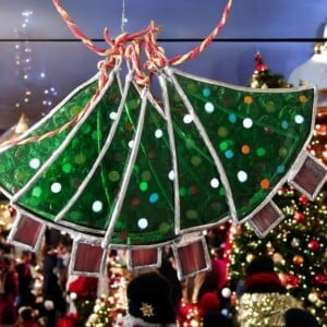 Kerstboom slinger met 6 bomen. Glas in lood/Tiffany