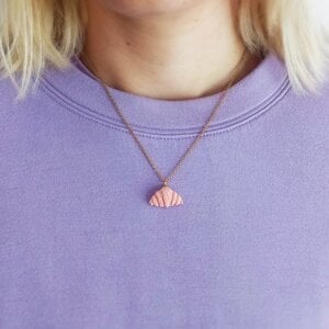 Ketting met met roze croissant