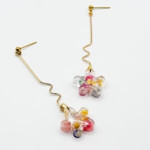 Lange Sierlijke Bloemlhanger Oorbellen met Echte Bloemen uit Lissabon (Late Bloomers)