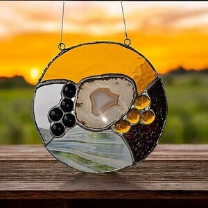 .SOIL,EARTH Natuurlijk agaat verwerkt in Glas in lood/ Tiffany in bruinen