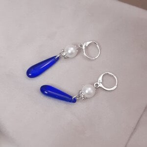 Unieke Blauw hanger en parel oorbellen: Handgemaakt met glazen kralen