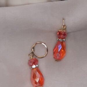 Oorbellen Collectie: Glans en kleur Blauw/Geel/Rood: Handgemaakt met glazen kralen