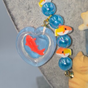 Vissende Katten, een handgemaakte ketting voor katten- lieghebbers.