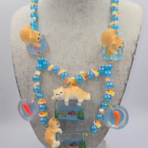 Vissende Katten, een handgemaakte ketting voor katten- lieghebbers.