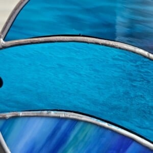 till the moon and back. Glas in lood object op houder