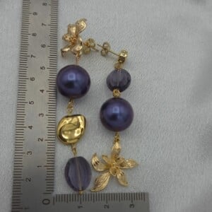 Asymmetrische vergulde oorbellen - paars