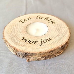 Berken waxinelichthouder met tekst "Een lichtje voor jou"
