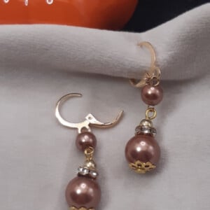 Chic Bronze: handgemaakte oorbellen met glazen kralen