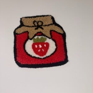 🍯 Handgemaakte Punch Needle Jampot – Unieke Decoratie met een Creatief Tintje