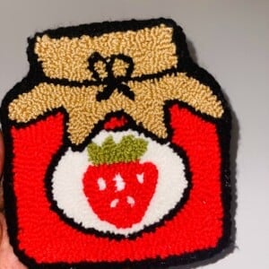 🍯 Handgemaakte Punch Needle Jampot – Unieke Decoratie met een Creatief Tintje