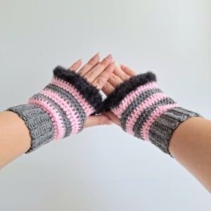 Gehaakte handschoenen - gehaakte vingerloze handschoenen | Donkergrijs, lichtroze en zwart