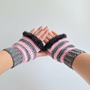 Gehaakte handschoenen - gehaakte vingerloze handschoenen | Donkergrijs, lichtroze en zwart