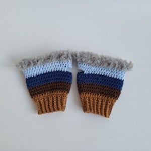 Gehaakte handschoenen - gehaakte vingerloze handschoenen | Karamel bruin, donkerbruin, donkerblauw, lichtblauw en lichtgrijs