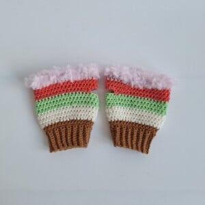 Gehaakte handschoenen - gehaakte vingerloze handschoenen | Karamelbruin, crème, lichtgroen, koraaloranje en lichtroze