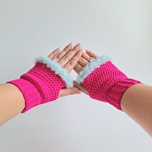 Gehaakte handschoenen - gehaakte vingerloze handschoenen | Knalroze en lichtblauw