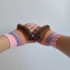 Gehaakte handschoenen - gehaakte vingerloze handschoenen | Lichtroze, lila, perzik, karamelbruin en donkerbruin